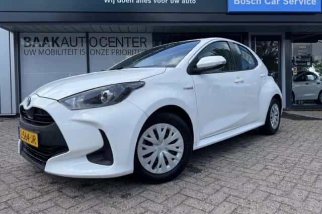 Toyota Yaris (2021) thumbnail 2