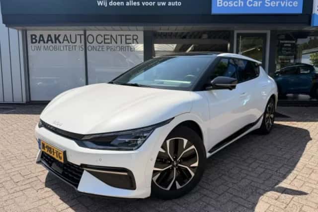 Kia EV6 (2021) thumbnail 1