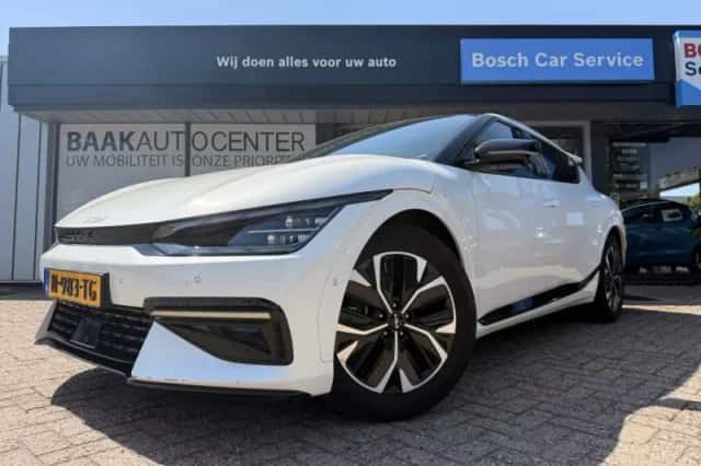 Kia EV6 (2021) thumbnail 2