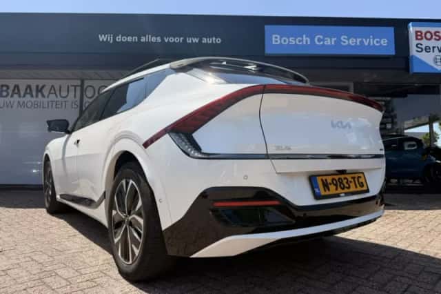 Kia EV6 (2021) thumbnail 5