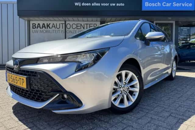 Toyota Corolla (2024) thumbnail 2