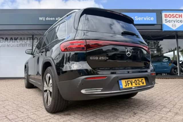 Mercedes-Benz EQB (2025) thumbnail 5