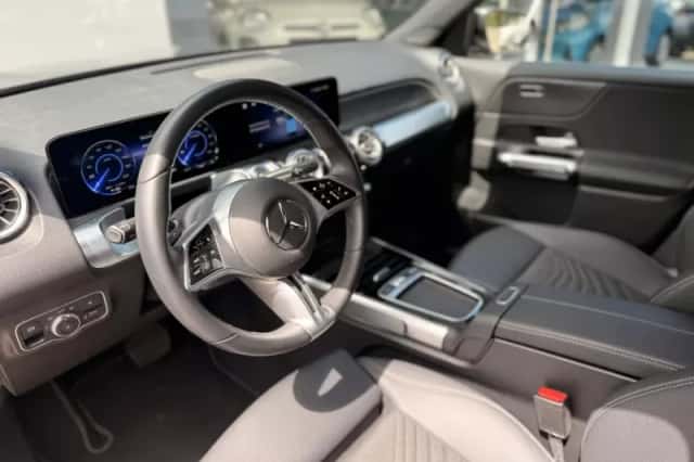 Mercedes-Benz EQB (2025) thumbnail 6