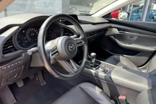 Mazda 3 (2019) thumbnail 5