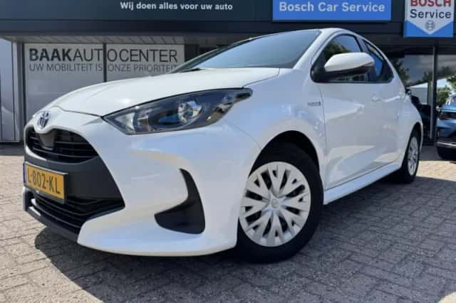 Toyota Yaris (2021) thumbnail 2