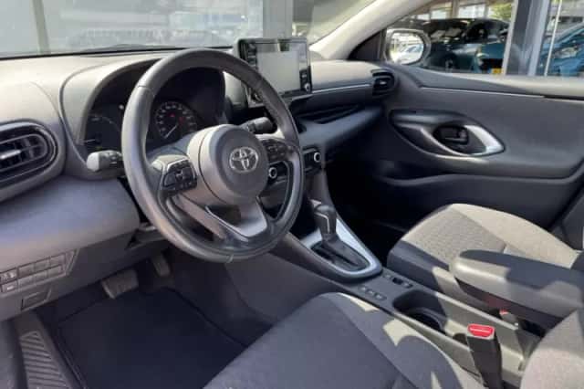 Toyota Yaris (2021) thumbnail 5
