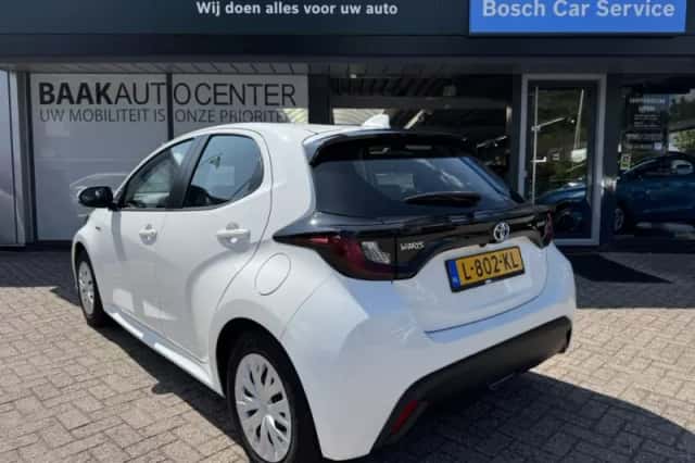 Toyota Yaris (2021) thumbnail 4