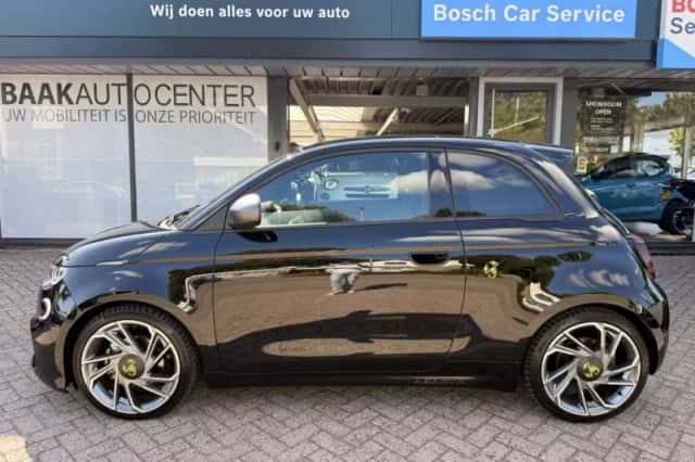 Abarth 500 (2024) thumbnail 2