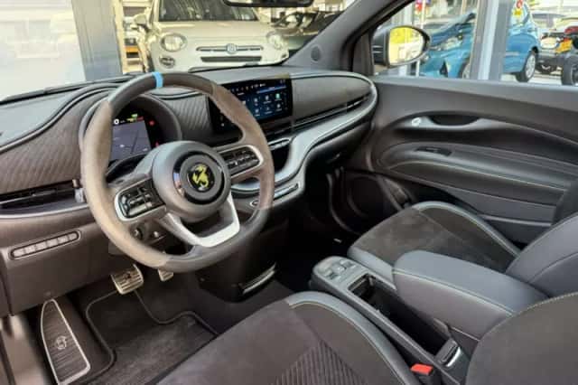 Abarth 500 (2024) thumbnail 3