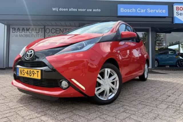 Toyota Aygo (2016) thumbnail 2