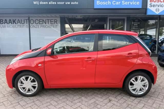 Toyota Aygo (2016) thumbnail 3