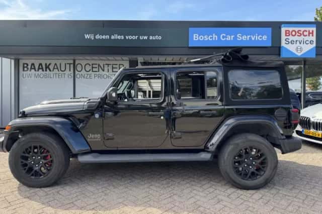 Jeep Wrangler (2021) thumbnail 3