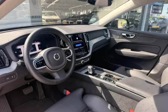 Volvo XC60 (2025) thumbnail 6