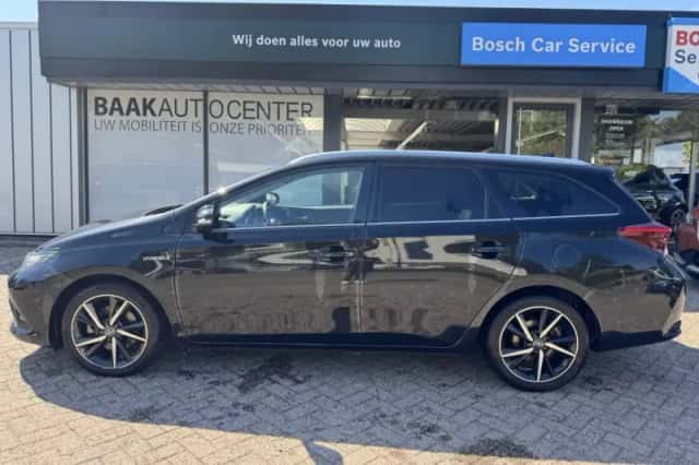 Toyota Auris (2019) thumbnail 3