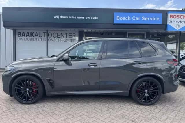 BMW X5 (2024) thumbnail 4