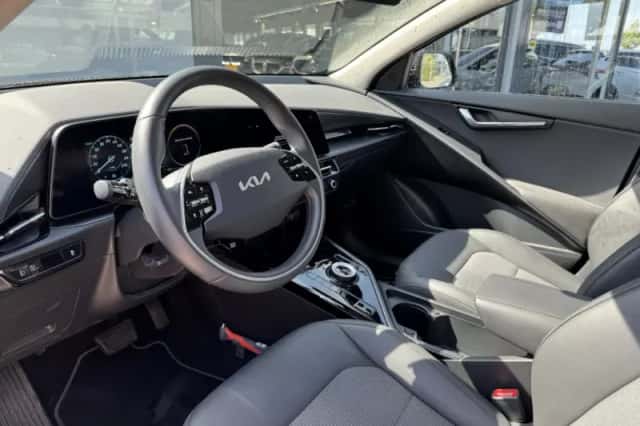 Kia Niro (2023) thumbnail 5