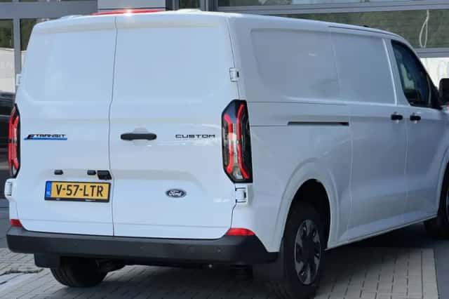 Ford E-Transit Custom (2025) thumbnail 3