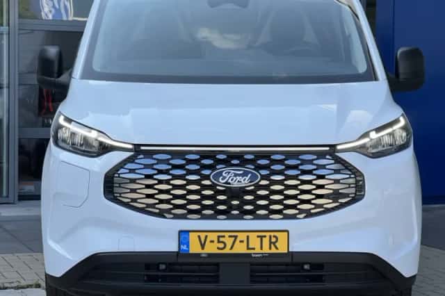 Ford E-Transit Custom (2025) thumbnail 4