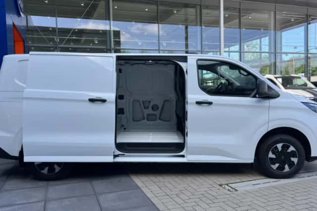 Ford E-Transit Custom (2025) thumbnail 5