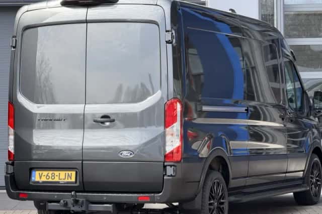 Ford Transit (2024) thumbnail 3