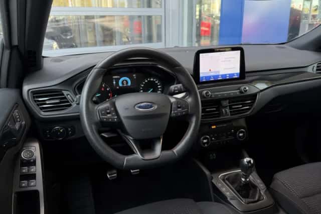 Ford Focus (2021) thumbnail 2