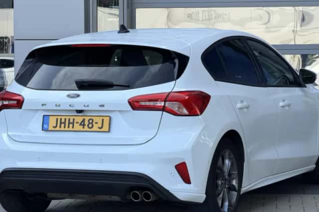 Ford Focus (2021) thumbnail 3