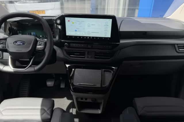 Ford Tourneo Custom (2025) thumbnail 2