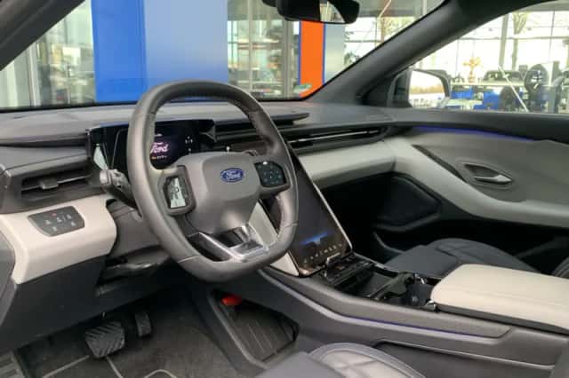 Ford Explorer (2024) thumbnail 6
