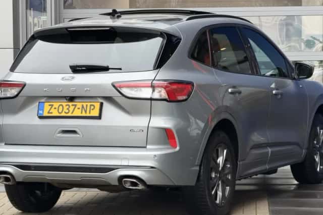 Ford Kuga (2022) thumbnail 3