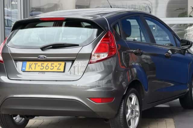 Ford Fiesta (2016) thumbnail 3