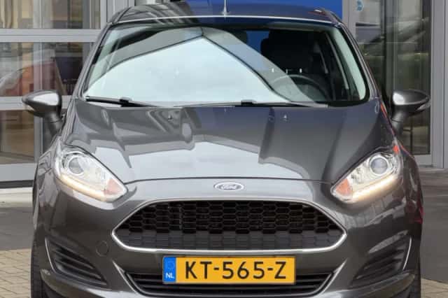 Ford Fiesta (2016) thumbnail 4