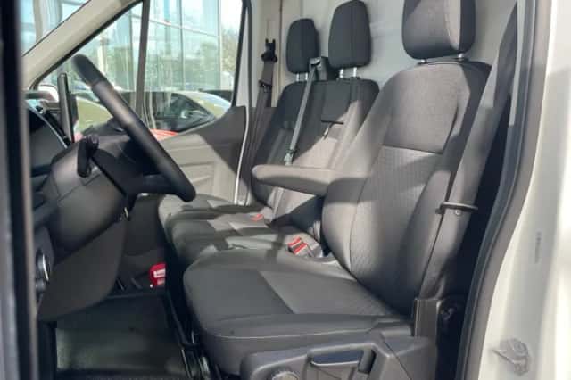 Ford Transit (2024) thumbnail 3