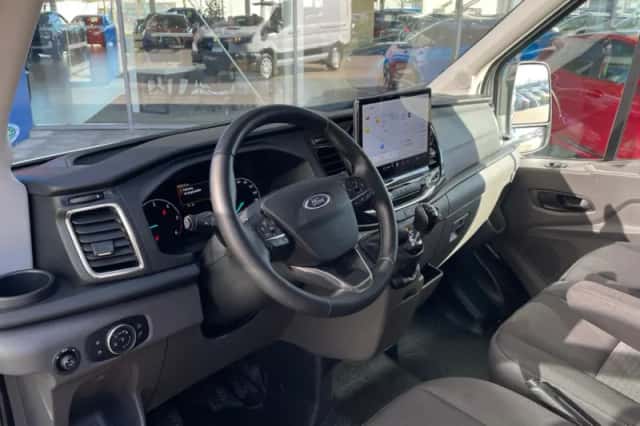 Ford Transit (2024) thumbnail 4