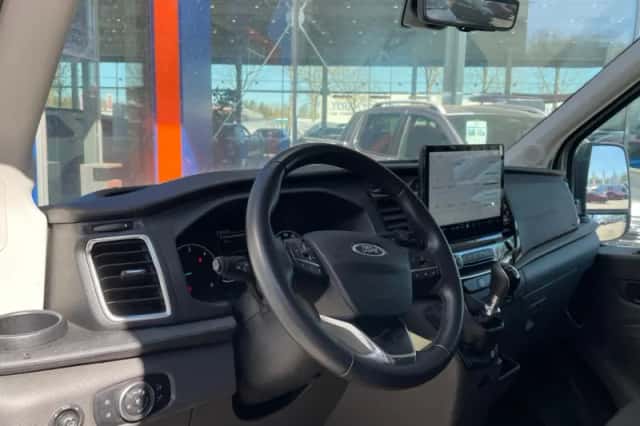Ford Transit (2024) thumbnail 3