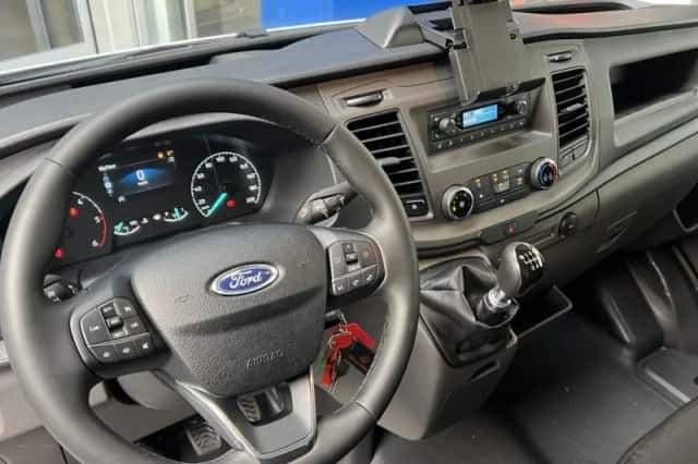 Ford Transit (2024) thumbnail 3