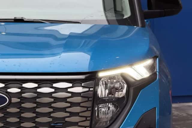 Ford E-Transit Courier (2026) thumbnail 5