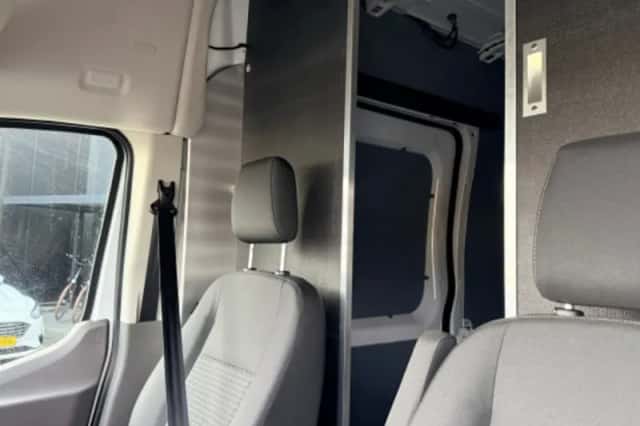 Ford E-Transit (2026) thumbnail 3