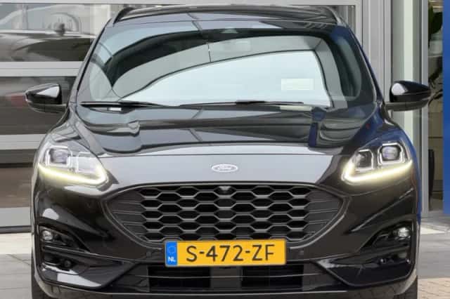 Ford Kuga (2023) thumbnail 4