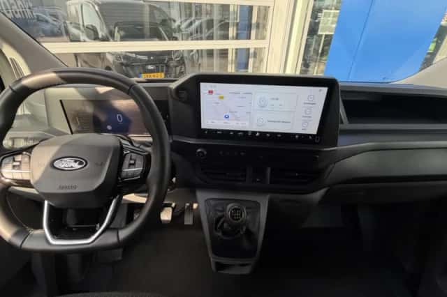Ford Transit Custom (2024) thumbnail 2