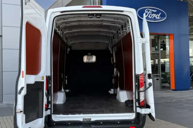 Ford Transit (2023) thumbnail 3