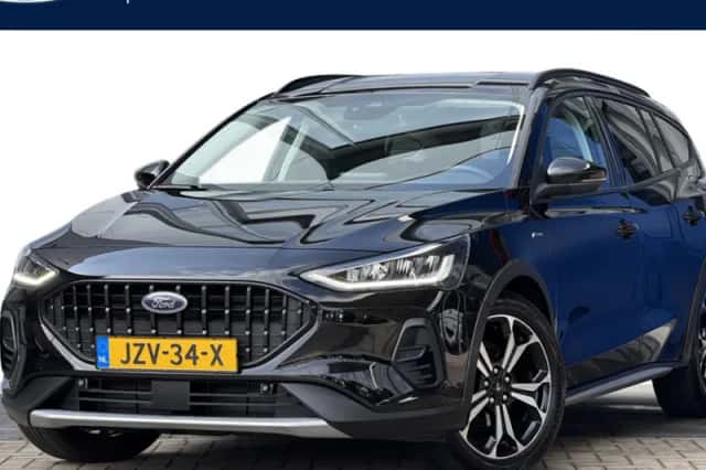 Ford Focus (2022) thumbnail 1