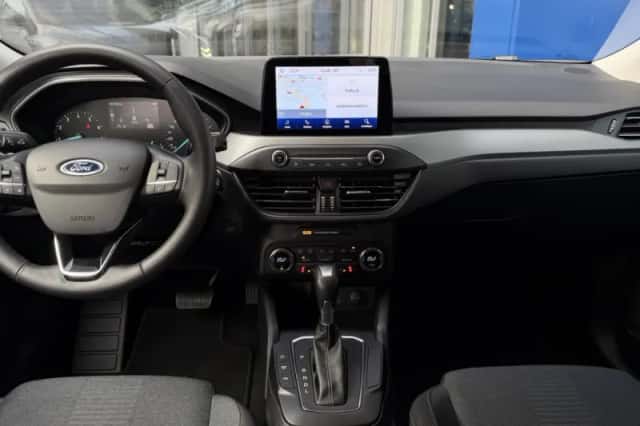 Ford Focus (2022) thumbnail 2