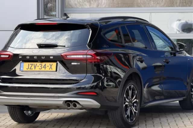 Ford Focus (2022) thumbnail 3