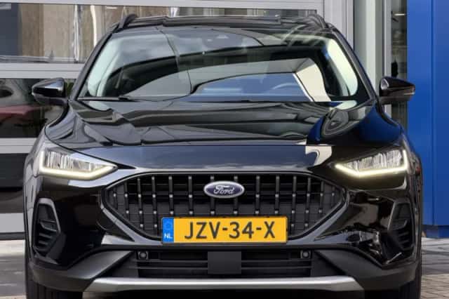 Ford Focus (2022) thumbnail 4