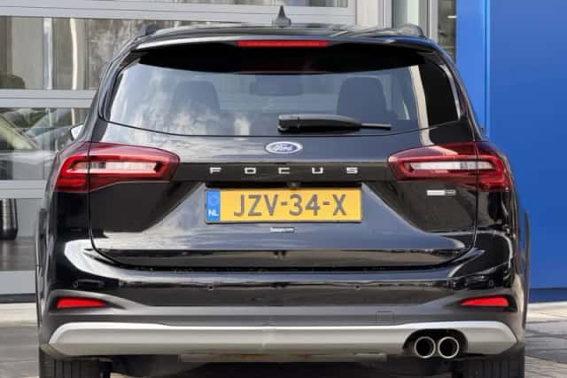Ford Focus (2022) thumbnail 5