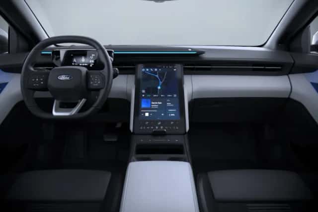 Ford Explorer (2026) thumbnail 3