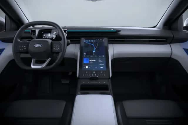 Ford Explorer (2026) thumbnail 3