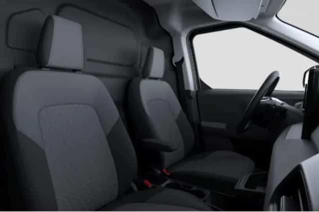 Ford E-Transit Courier (2026) thumbnail 4