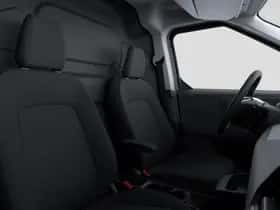 Ford E-Transit Courier (2026) thumbnail 4
