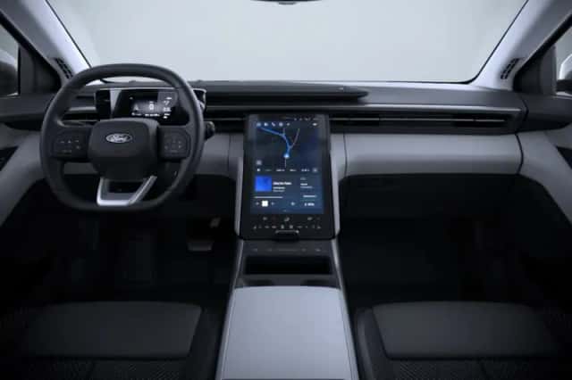 Ford Explorer (2026) thumbnail 3